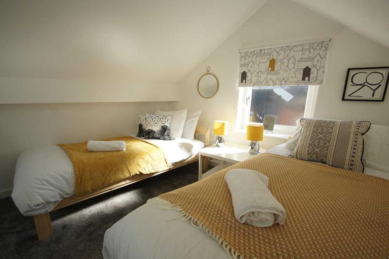 Loft Style Apartment For 4, 1 Broadhurst Court, Close To Town, Station & Hospital Stockport Buitenkant foto