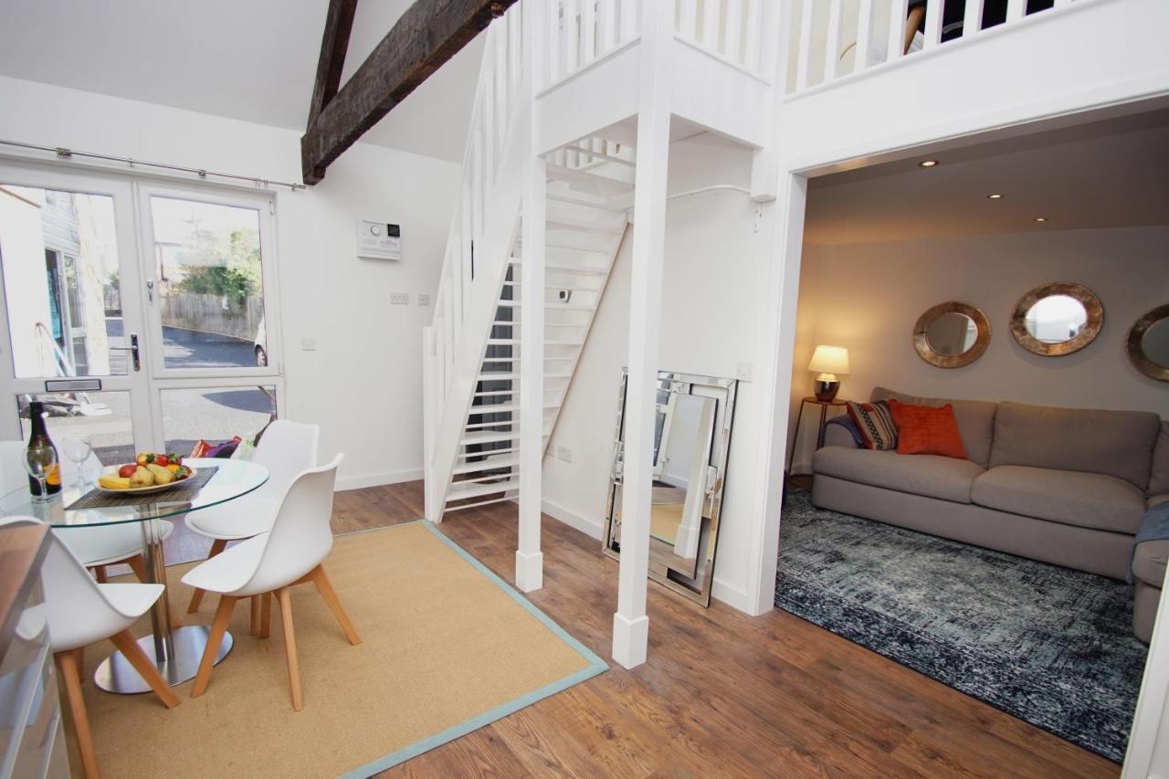 Loft Style Apartment For 4, 1 Broadhurst Court, Close To Town, Station & Hospital Stockport Buitenkant foto