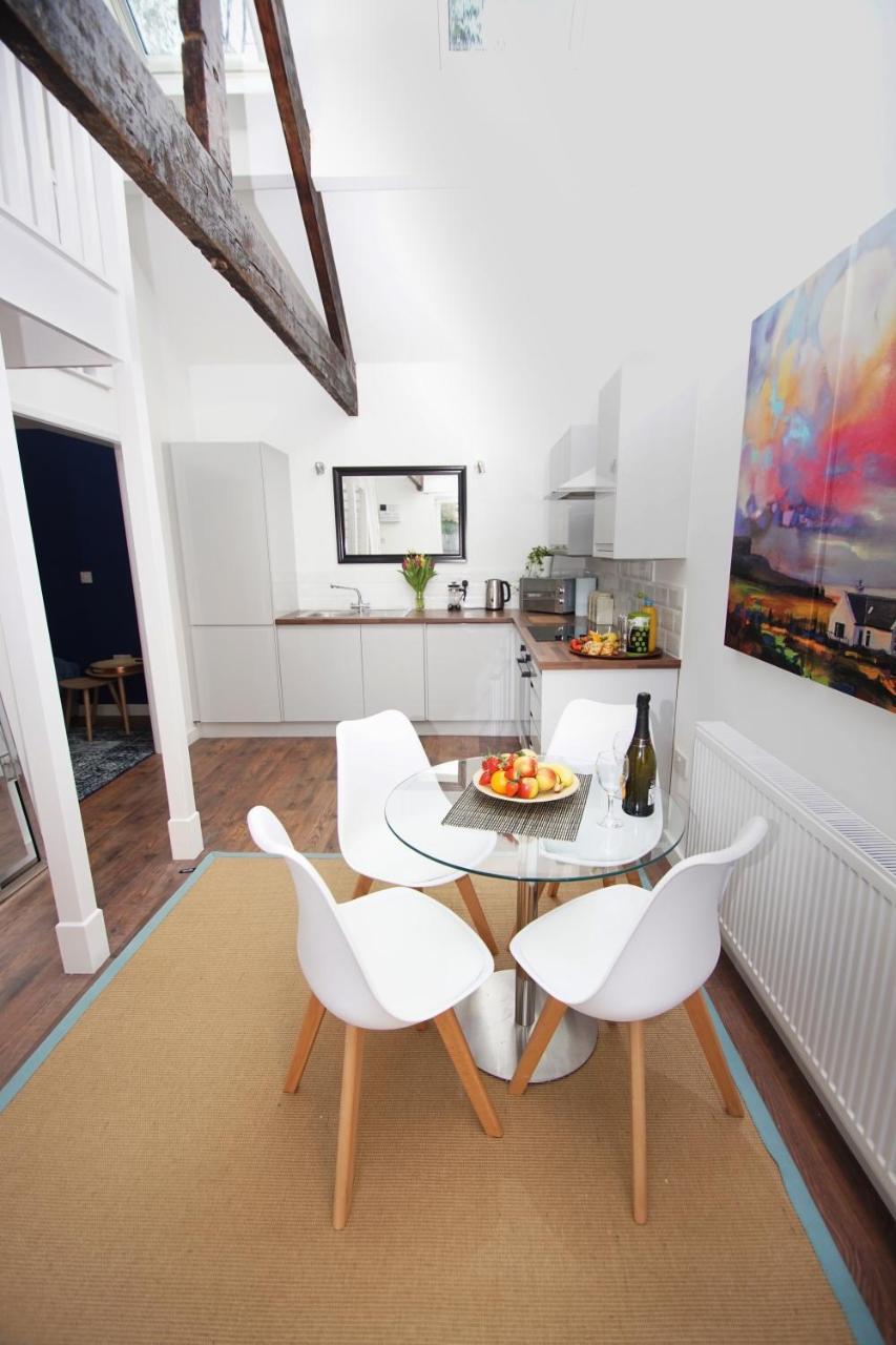 Loft Style Apartment For 4, 1 Broadhurst Court, Close To Town, Station & Hospital Stockport Buitenkant foto