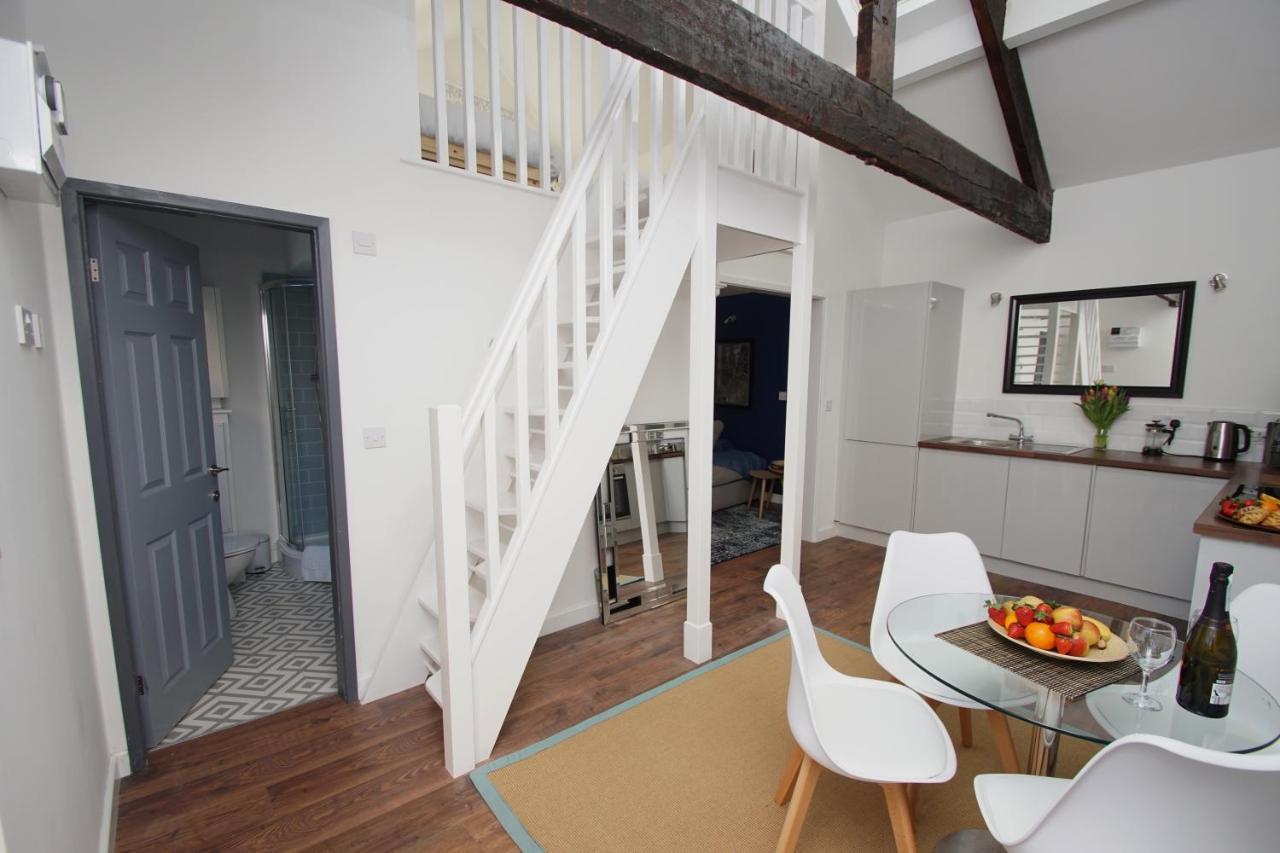 Loft Style Apartment For 4, 1 Broadhurst Court, Close To Town, Station & Hospital Stockport Buitenkant foto