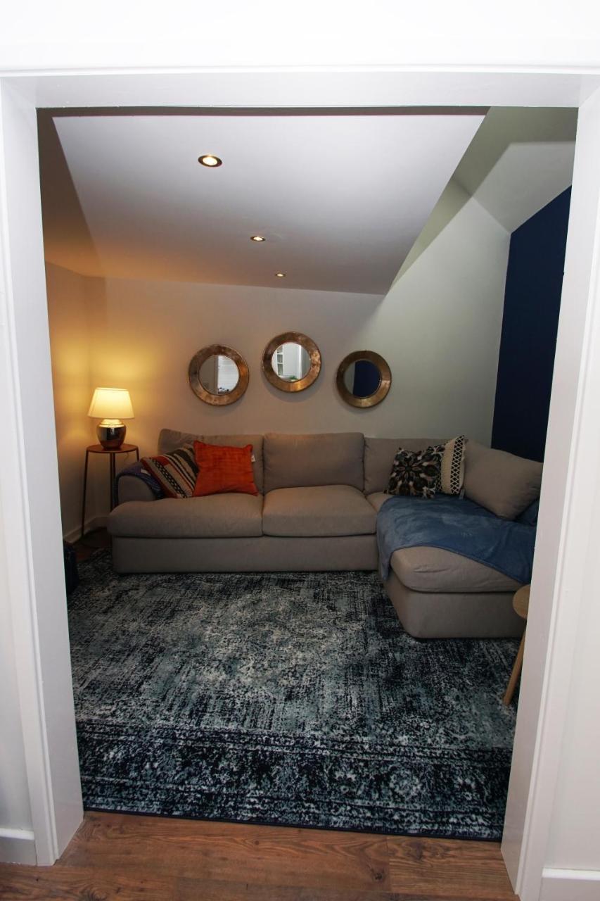 Loft Style Apartment For 4, 1 Broadhurst Court, Close To Town, Station & Hospital Stockport Buitenkant foto