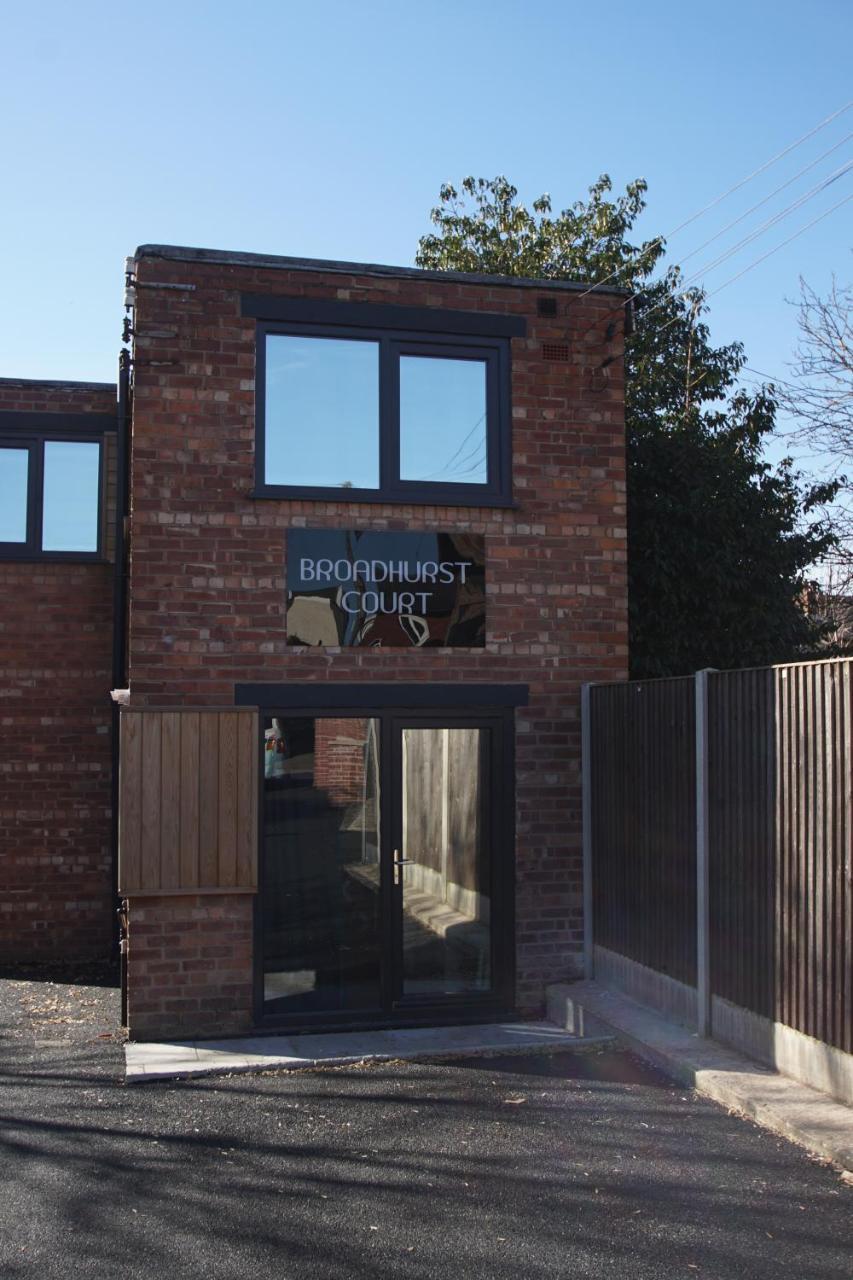 Loft Style Apartment For 4, 1 Broadhurst Court, Close To Town, Station & Hospital Stockport Buitenkant foto