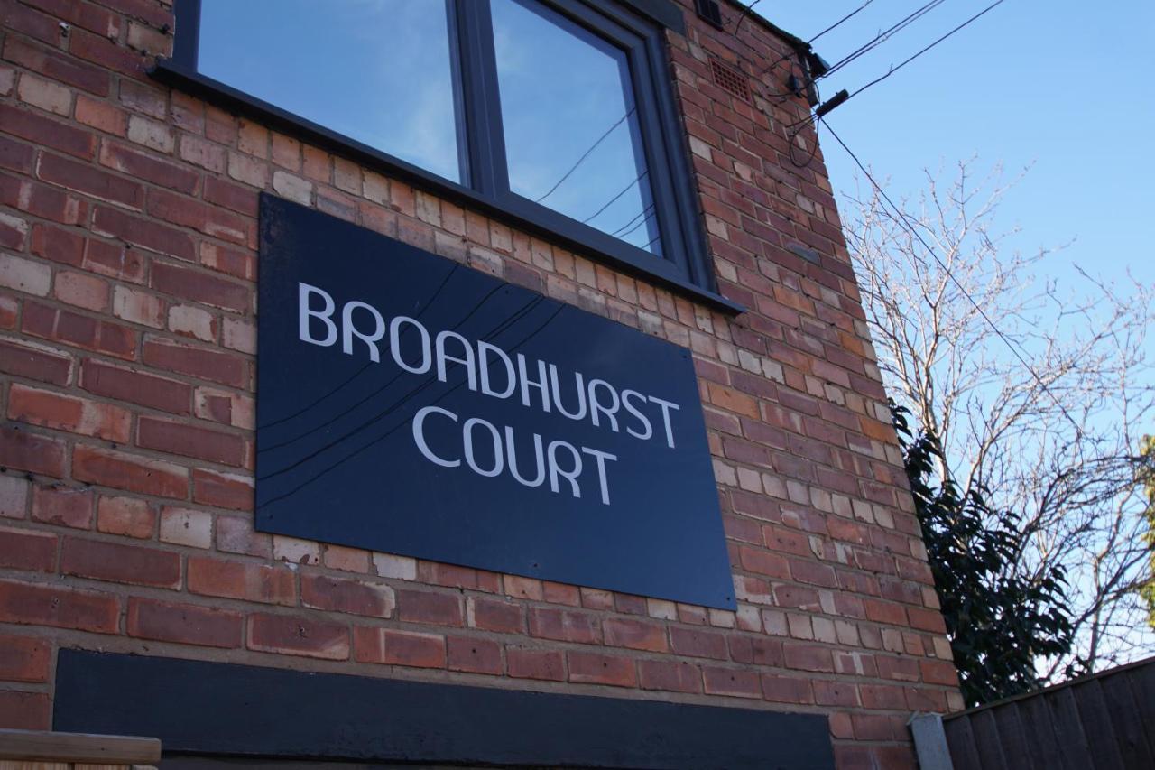 Loft Style Apartment For 4, 1 Broadhurst Court, Close To Town, Station & Hospital Stockport Buitenkant foto