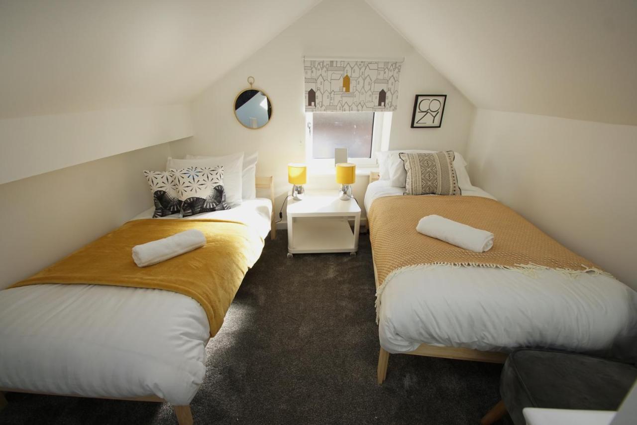 Loft Style Apartment For 4, 1 Broadhurst Court, Close To Town, Station & Hospital Stockport Buitenkant foto